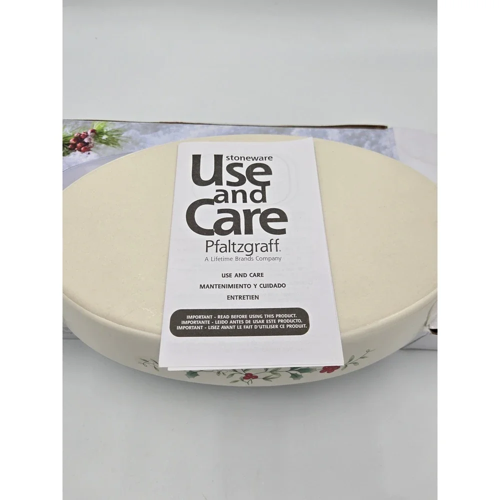 Pfaltzgraff Winterberry Oval Baker 11 x 6.5 Stoneware Holiday Holly 5159539 NEW